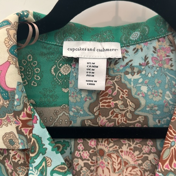 Cupcake and Cashmere paisley, short sleeve printed blouse top medium EUC - Picture 2 of 4